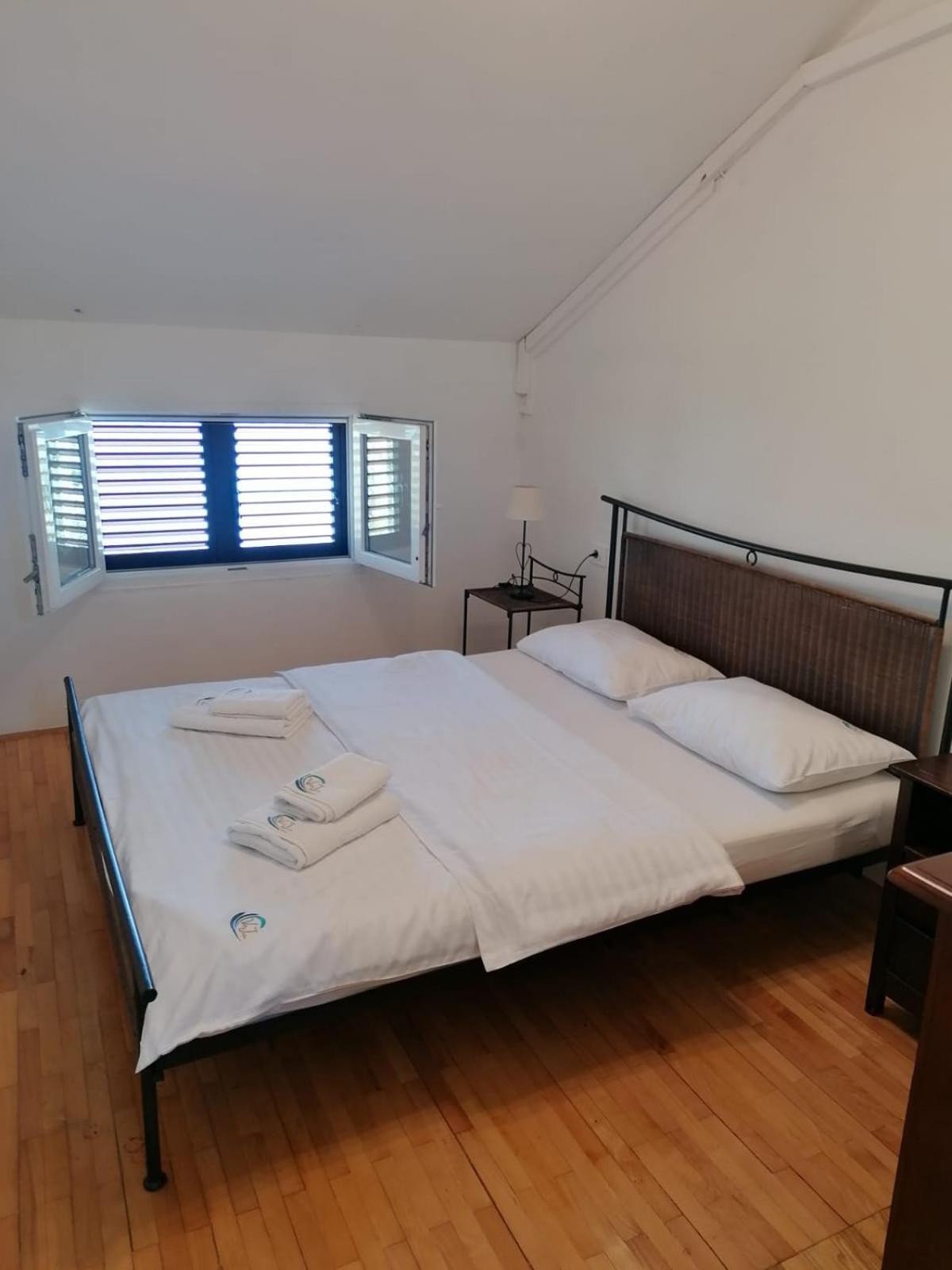 Apartments Villa Julia Трогир Экстерьер фото